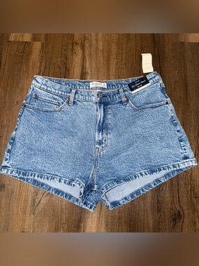 NWT Abercrombie & Fitch The Mom Short High-Waist Light Blue Denim Shorts